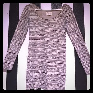 Bella bong dress, short, patterned.